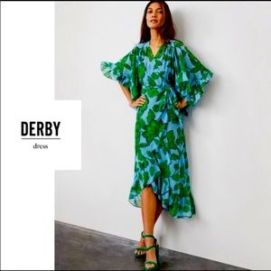 A MUST Have the Cabi Derby Dress-